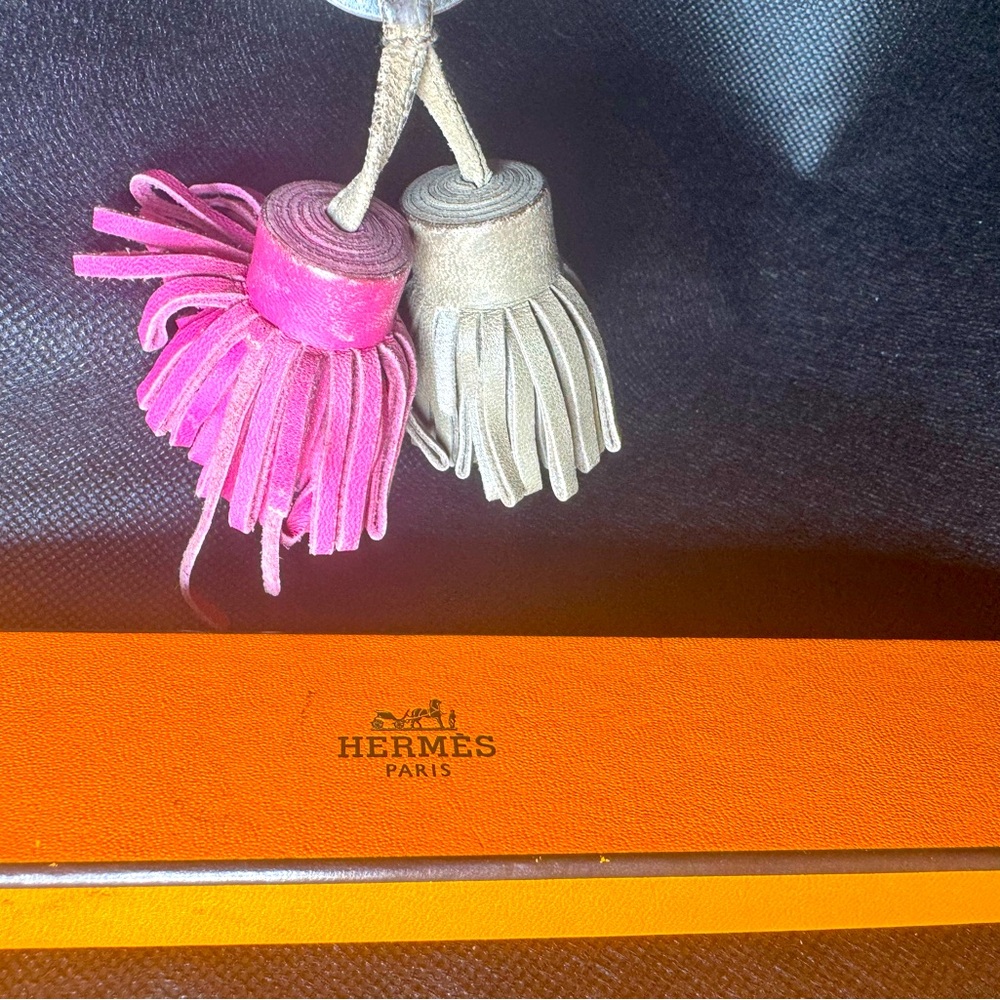 Hermes Duo Bag Charm Carmen Uno Dos Rare Combo Ring Tassel Accent Tan & PINK - Picture 6 of 9